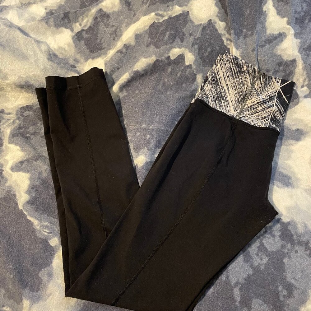 Lululemon Skinny Groove Pant II (Roll Down) Black / Heat Wave White Black sz 8